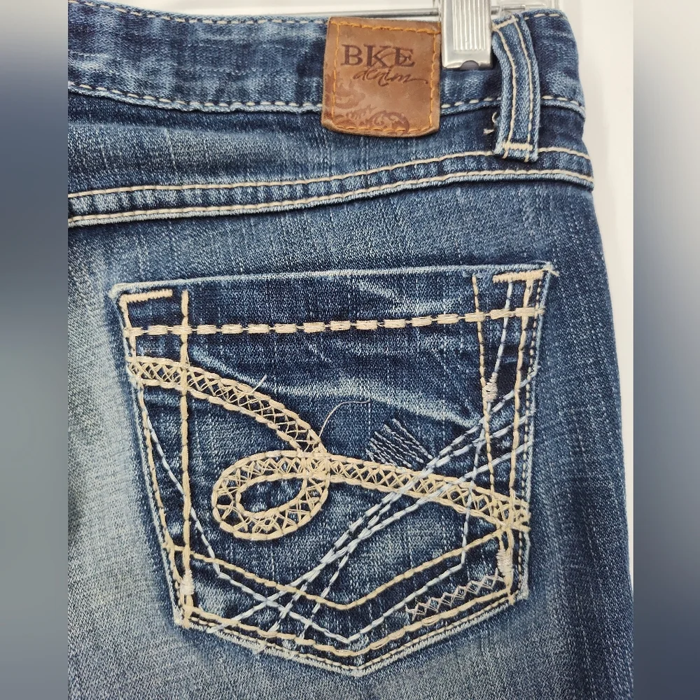 BKE Women's Boot Cut Jeans - Classic Blue Low Rise Size 28x35 1/2 - Picture 4 of 6